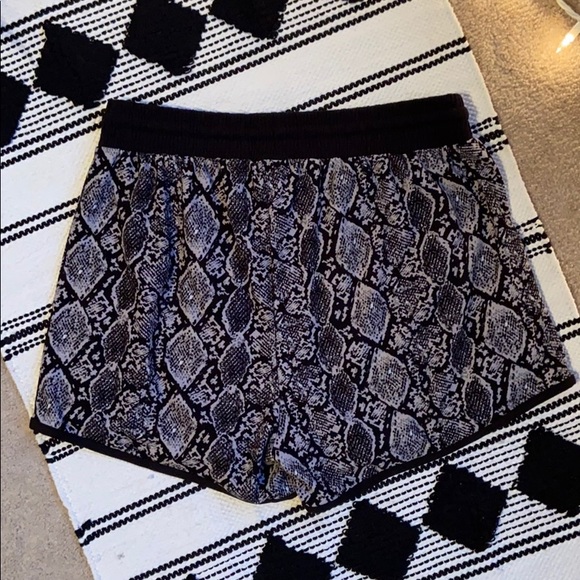 PAJAMA SHORTS - Picture 2 of 3